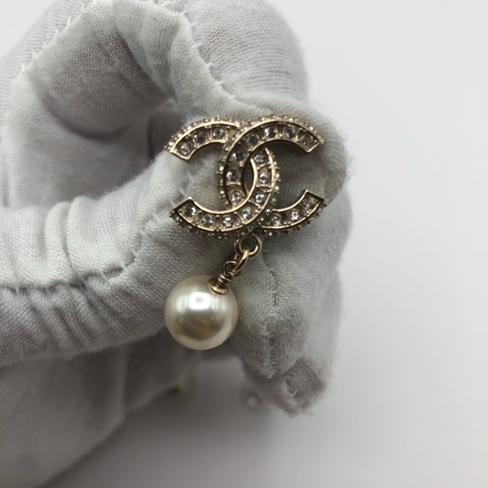 Chanel Earrings - Picture 4 of 4